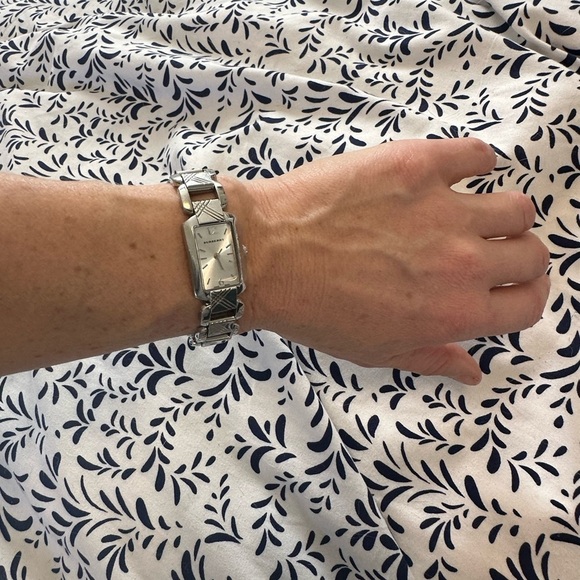 Burberry Heritage Luxury Womens Square Watch Beige Dial BU4212 7” - Picture 14 of 15